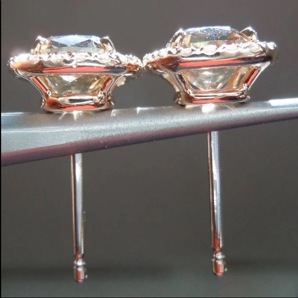 New Women’s Rose Gold Diamond Stud Earrings - Picture 5 of 5